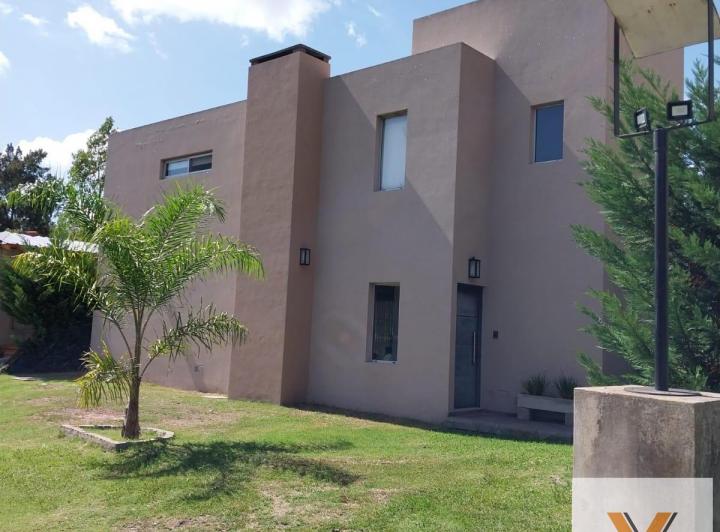 Casa · 160m² · 4 Ambientes · 2 Cocheras