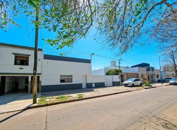 Casa · 185m² · 7 Ambientes · 3 Cocheras