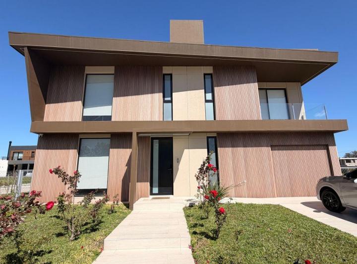 Casa · 148m² · 4 Ambientes · 1 Cochera