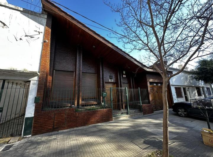 Casa · 223m² · 5 Ambientes · 2 Cocheras