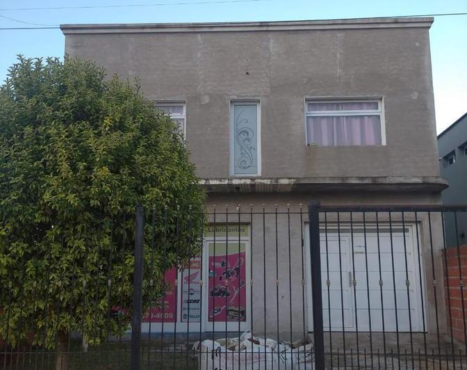 Casa · 280m² · 3 Dormitorios · 3 Cocheras