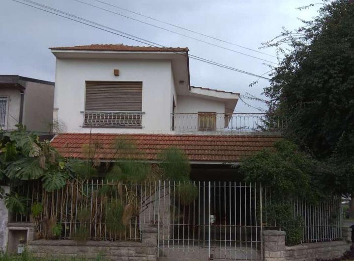 Casa · 233m² · 4 Ambientes · 1 Cochera