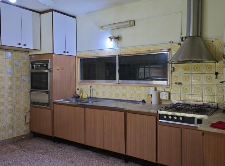 Casa · 140m² · 5 Ambientes · 4 Cocheras