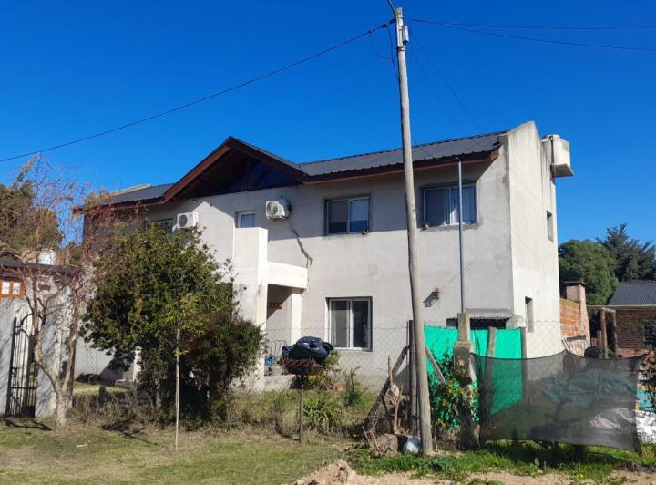Casa · 180m² · 4 Ambientes · 1 Cochera