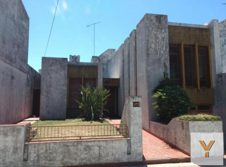 Casa · 180m² · 4 Ambientes · 1 Cochera