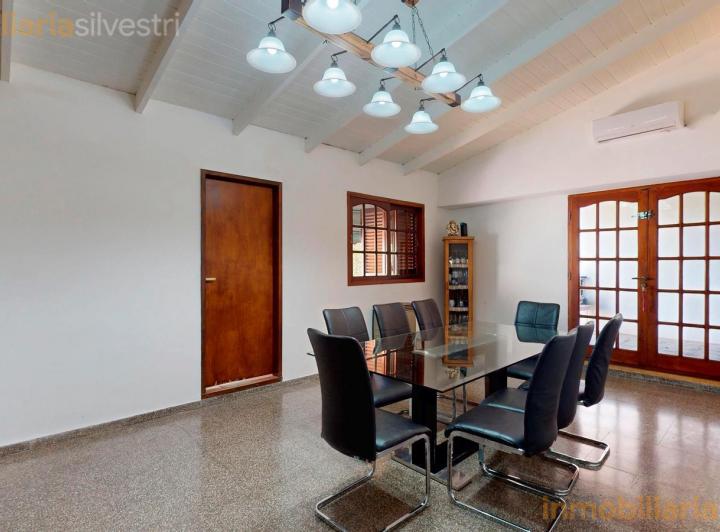 Casa · 211m² · 4 Ambientes · 1 Cochera