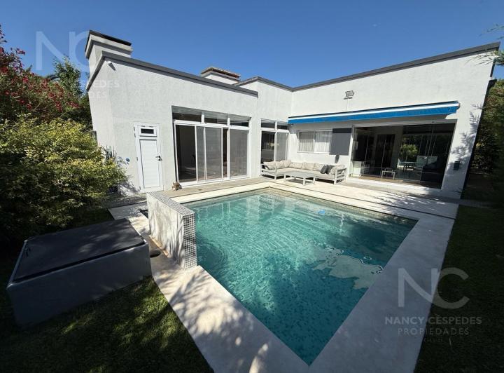 Casa · 190m² · 4 Ambientes · 2 Cocheras