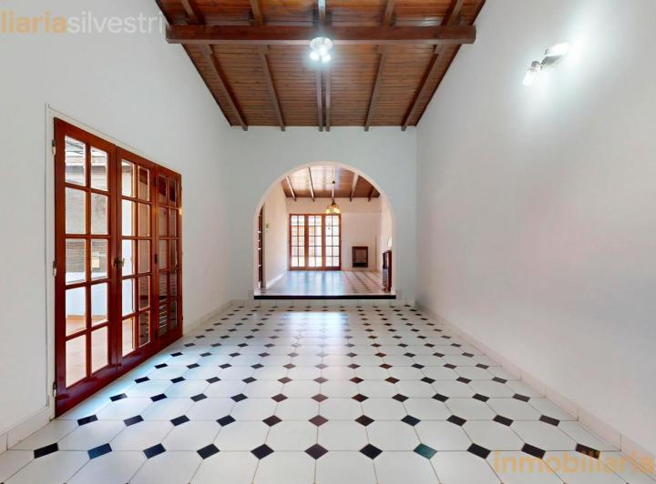 Casa · 162m² · 6 Ambientes · 1 Cochera