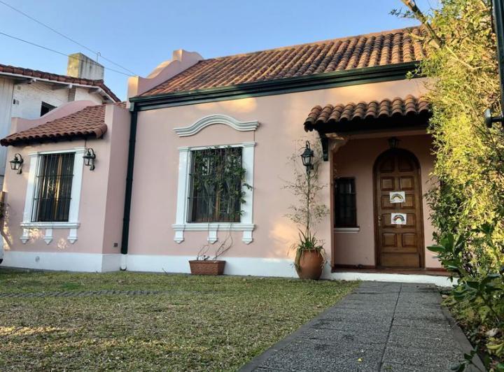 Casa · 263m² · 3 Dormitorios · 3 Cocheras