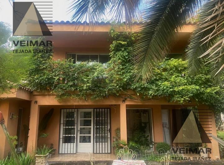 Casa · 320m² · 6 Ambientes · 2 Cocheras