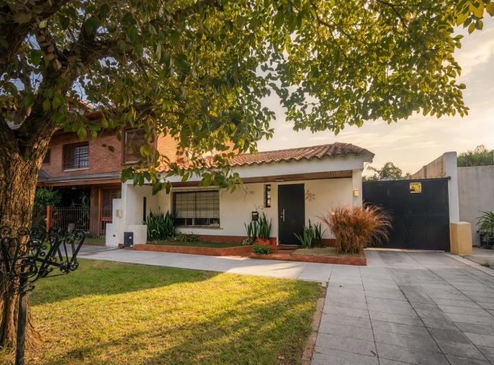 Casa · 100m² · 4 Ambientes · 4 Cocheras