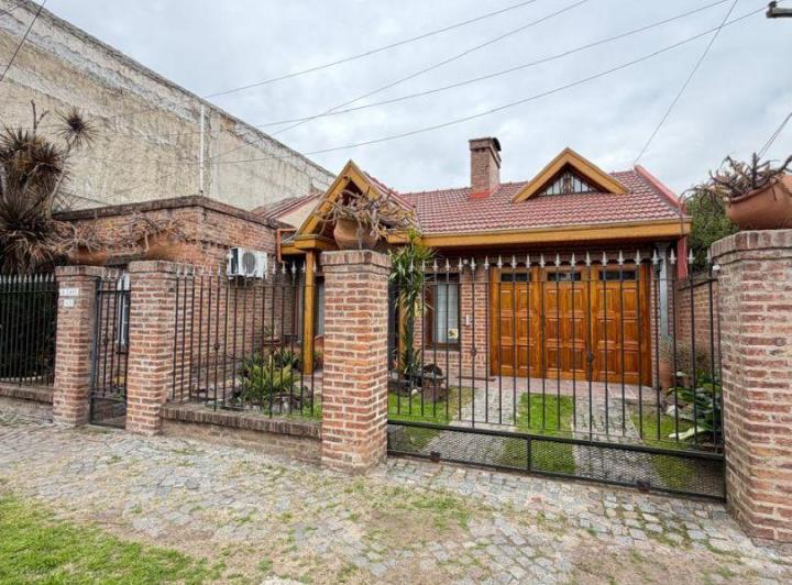 Casa · 229m² · 2 Ambientes