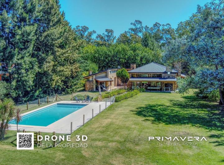 Casa · 251m² · 6 Ambientes · 3 Cocheras