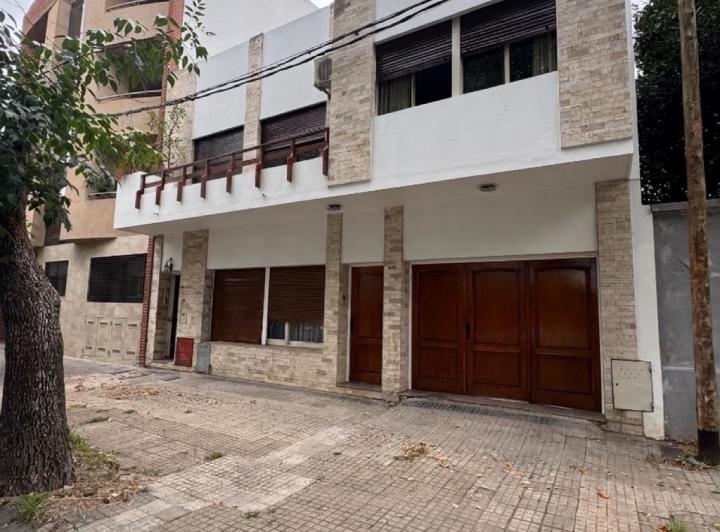 Casa · 150m² · 4 Dormitorios · 2 Cocheras