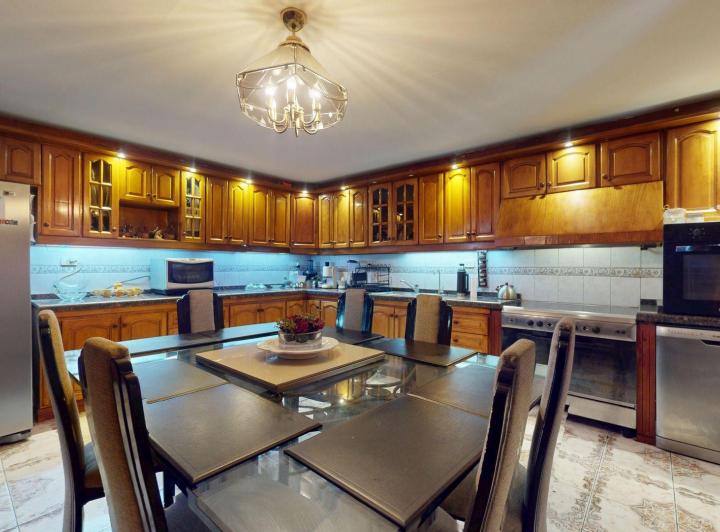 Casa · 250m² · 6 Ambientes
