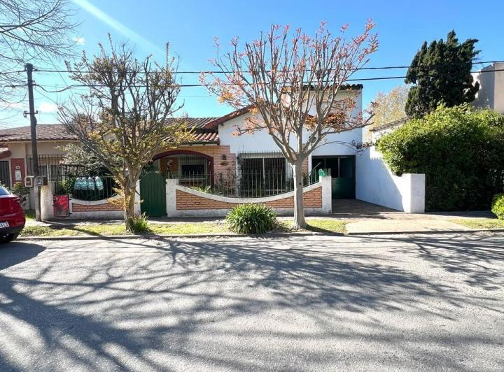 Casa · 125m² · 6 Ambientes · 2 Cocheras