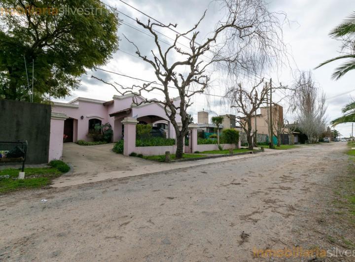 Casa · 222m² · 6 Ambientes · 5 Cocheras