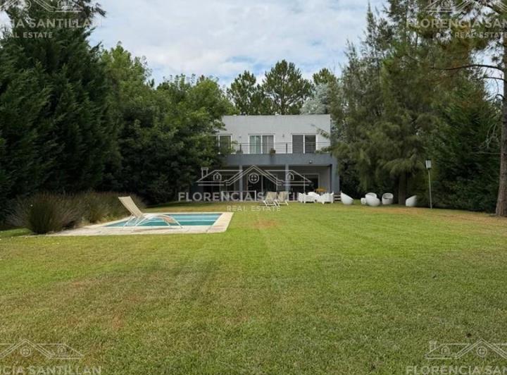 Casa · 190m² · 6 Ambientes · 2 Cocheras