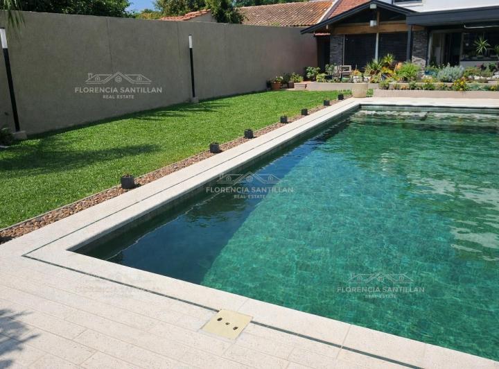 Casa · 255m² · 5 Ambientes · 1 Cochera