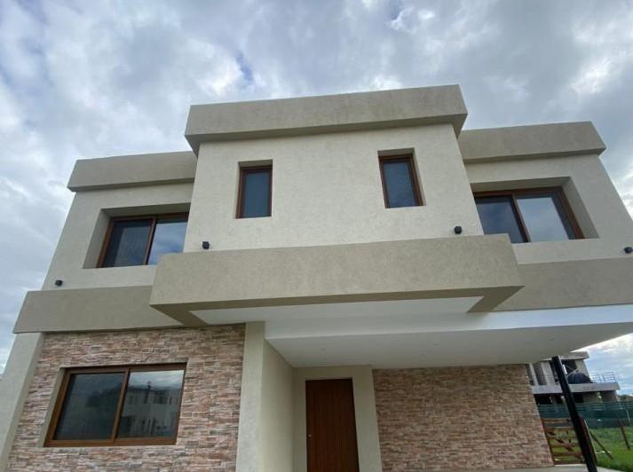 Casa · 340m² · 7 Ambientes