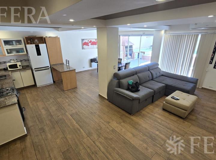 Casa · 220m² · 5 Ambientes · 1 Cochera