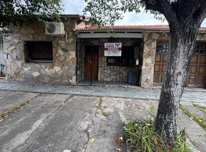 Casa · 4 Dormitorios · 1 Cochera