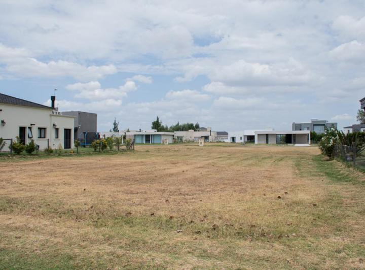 Terreno · 742m²