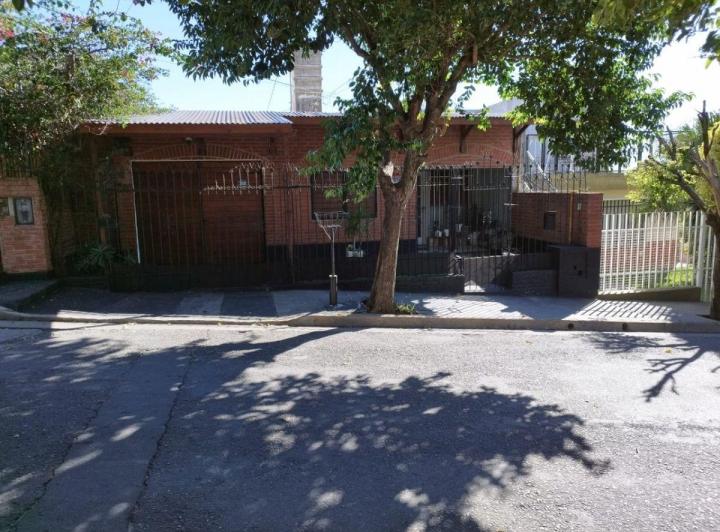 Casa · 321m² · 1 Ambiente · 2 Cocheras