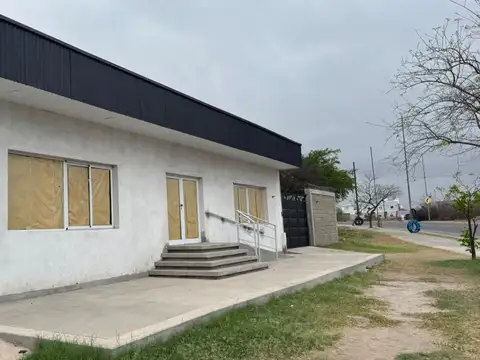 Se alquila local comercial sobre av mexico oeste