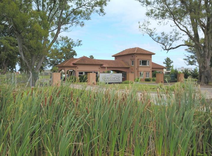 Terreno · 872m²