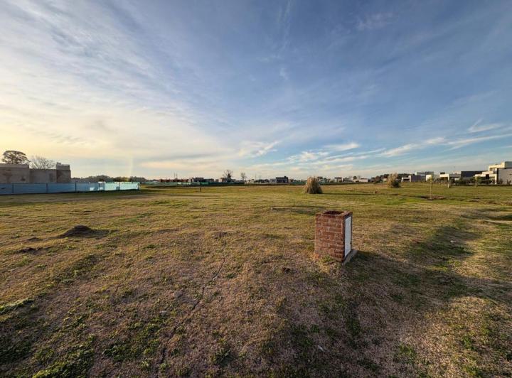 Terreno · 1300m²