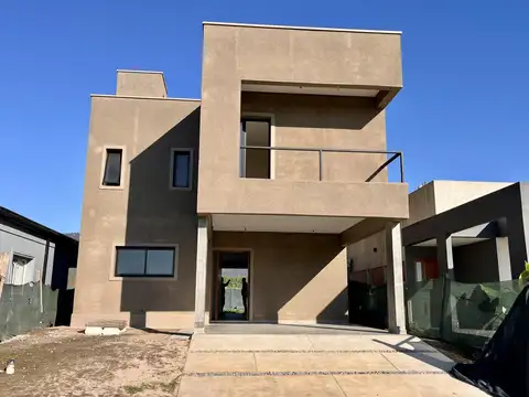 Casa en country las limas, yerba buena