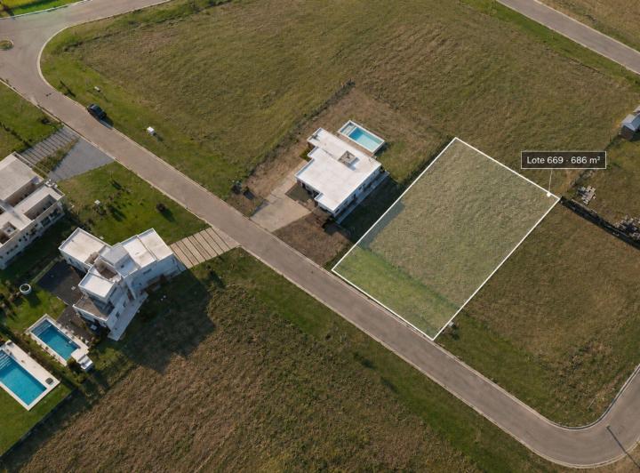 Terreno · 687m²