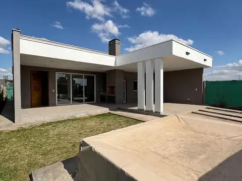 Casa en barrio privado las retamas
