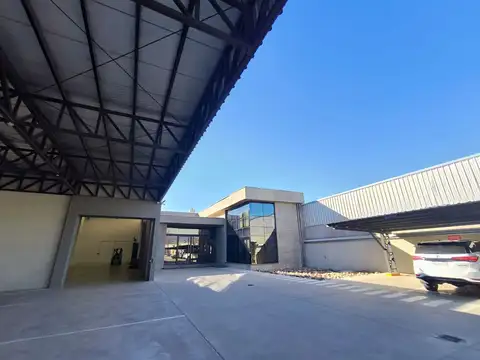 Alquiler gran local comercial con galpon, deposito