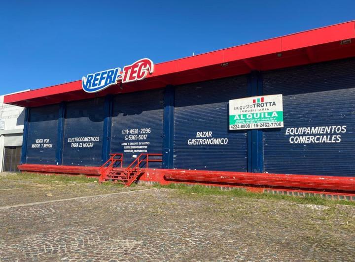 Local comercial · 740m²