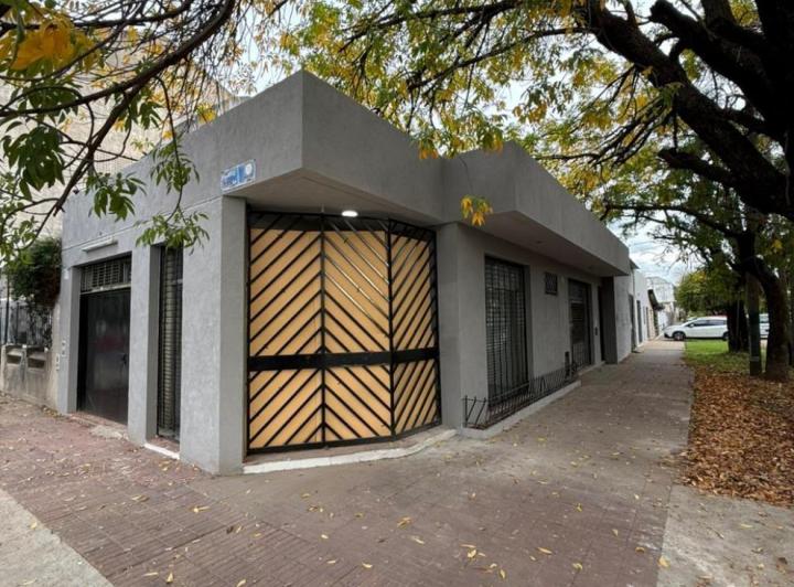 Local comercial · 180m²