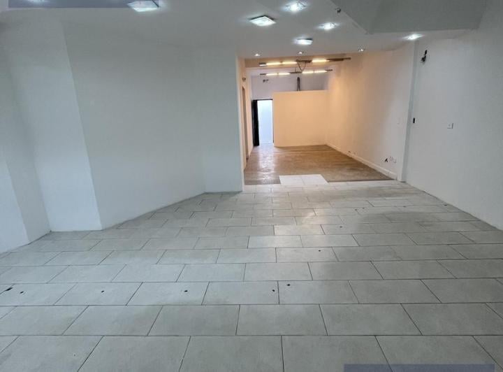 Local comercial · 200m² · 8 Ambientes