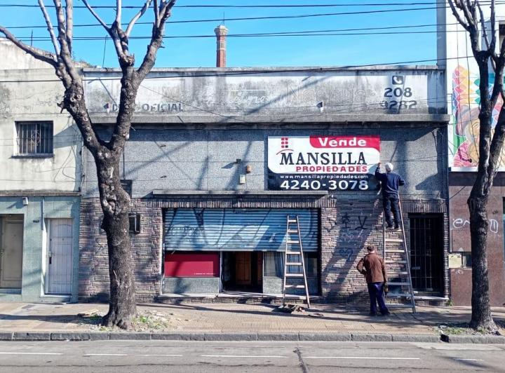 Local comercial · 200m² · 4 Ambientes · 1 Cochera