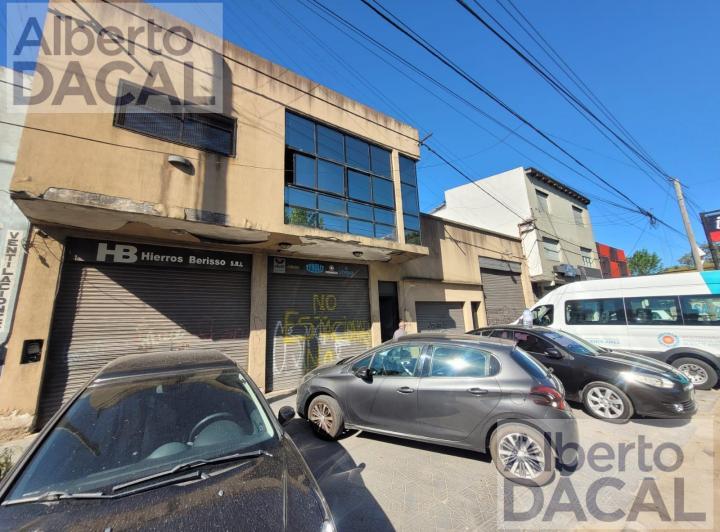 Local comercial · 830m² · 6 Ambientes · 2 Cocheras