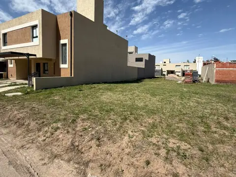 Venta lote 240 mts barrio cerrado las toscas