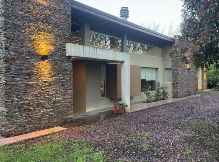Casa · 430m² · 7 Ambientes · 5 Cocheras