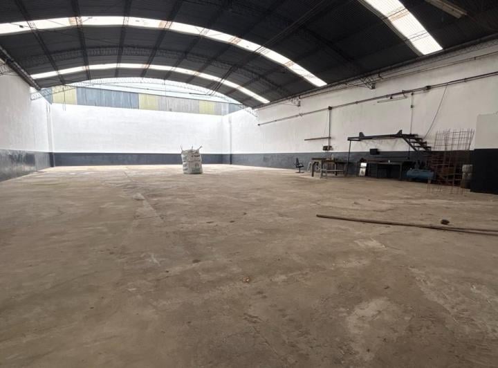 Bodega-Galpón · 500m² · 2 Cocheras