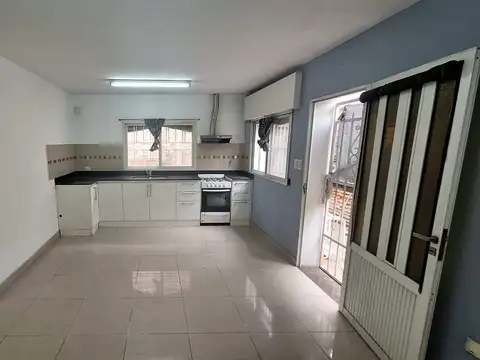 Casa de pasillo en venta 1 dormitorio + comodín