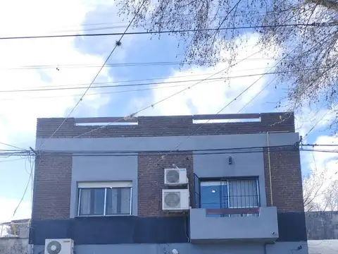 ¡oportunidad única en planta alta con terraza propia de 100 m²!