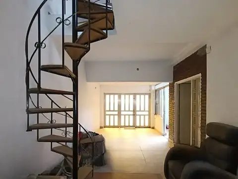 Venta casa interna ph cochera 2 dormitorios patios