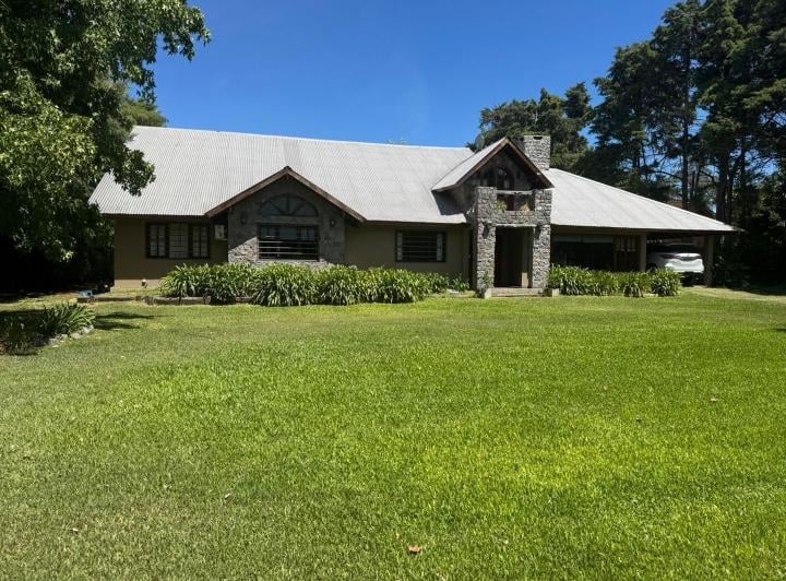 Quinta vacacional · 300m² · 5 Ambientes · 8 Cocheras