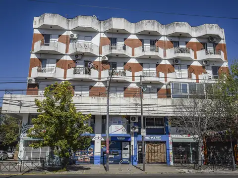 Departamento externo con balcón