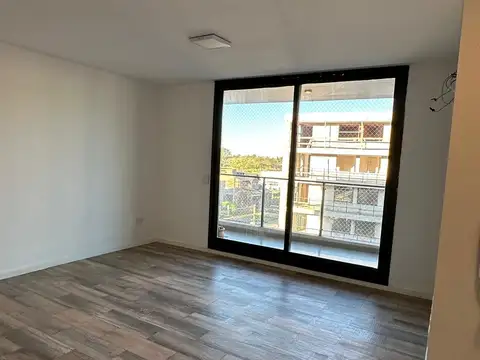 Departamento de tres dormitorios en alquiler en fisherton