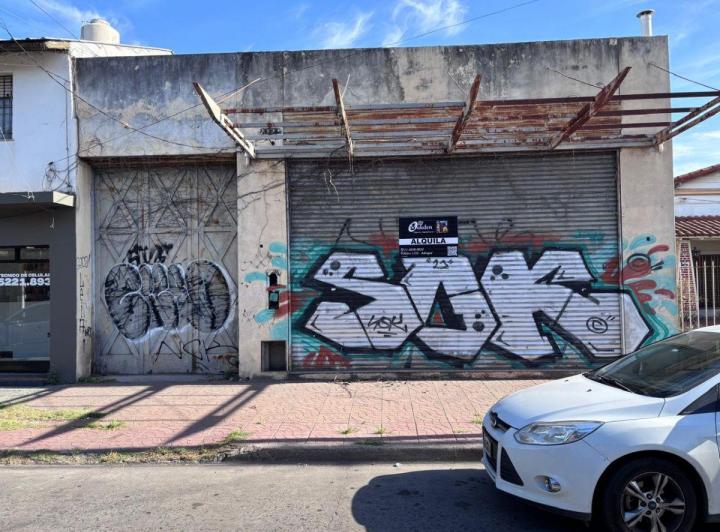 Local comercial · 180m² · 1 Cochera